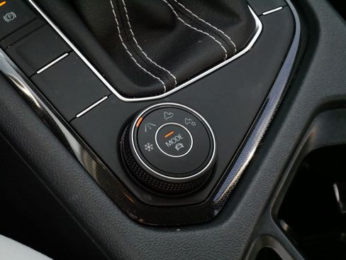 Certified 2025 Volkswagen Taos S AWD/4WD image 29