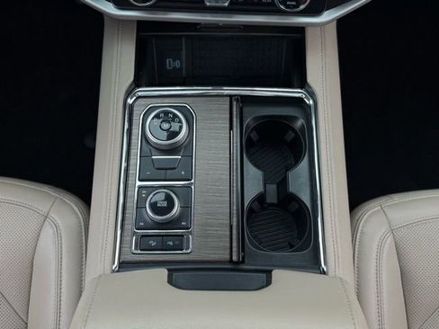 Certified 2024 Ford Expedition Limited image 31