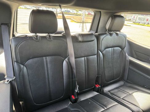 Used 2024 Jeep Wagoneer Series II w/ Flexible Seating Group AWD/4WD image 15