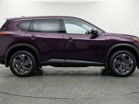 Used 2025 Nissan Rogue SV FWD image 11