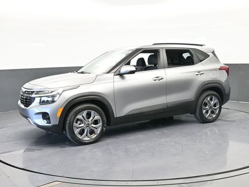 Used 2024 Kia Seltos S image 2