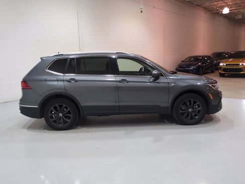Used 2024 Volkswagen Tiguan SE w/ Panoramic Sunroof Package AWD/4WD image 2