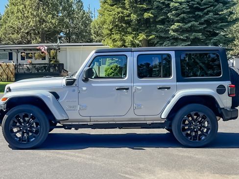 Used 2023 Jeep Wrangler Unlimited Sahara image 6