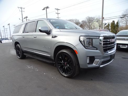 Used 2023 GMC Yukon XL SLT image 5