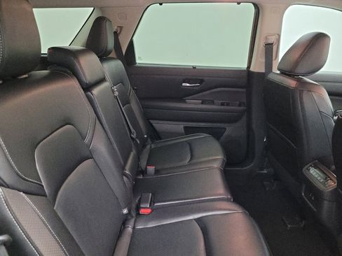 Used 2023 Nissan Pathfinder SL image 19