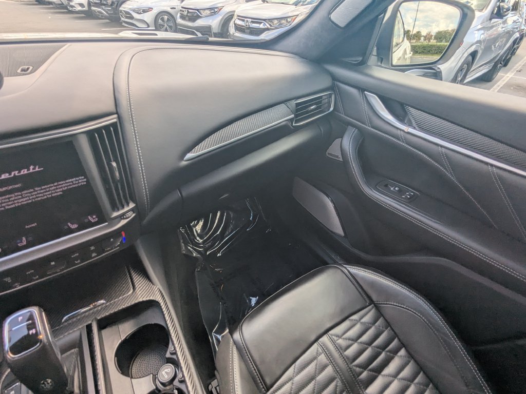 Used 2022 Maserati Levante Trofeo AWD/4WD image 4