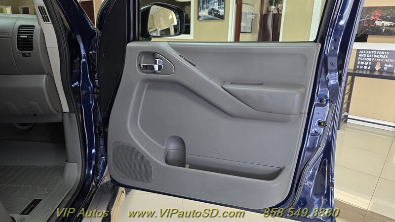 Used 2011 Nissan Frontier SV RWD image 11