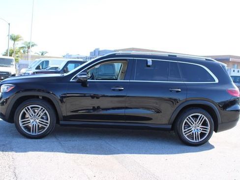Used 2024 Mercedes-Benz GLS 450 4MATIC image 9