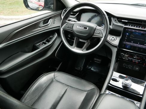 Used 2021 Jeep Grand Cherokee L Limited AWD/4WD image 9