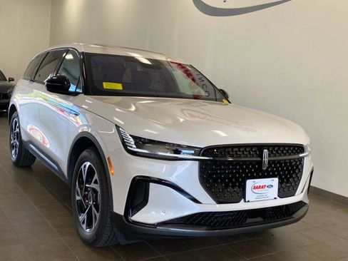 New 2025 Lincoln Nautilus Premier w/ Equipment Group 102A image 26