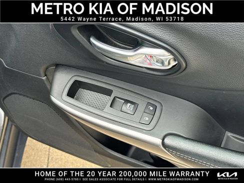 Used 2022 Jeep Cherokee Limited AWD/4WD image 36