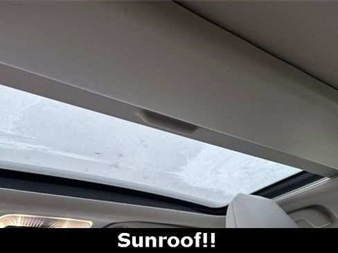 Used 2024 Toyota Prius XLE image 6