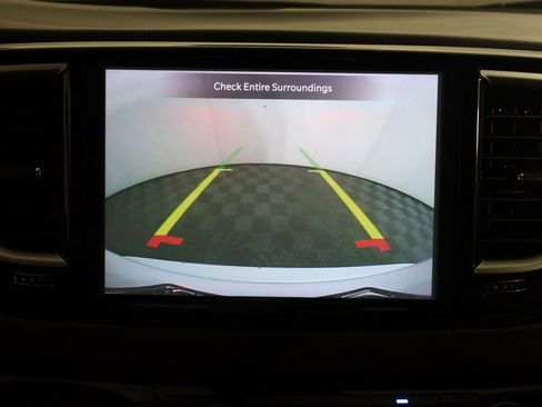 Used 2024 Chrysler Pacifica Touring-L image 44