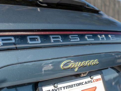 Used 2019 Porsche Cayenne E-Hybrid image 15
