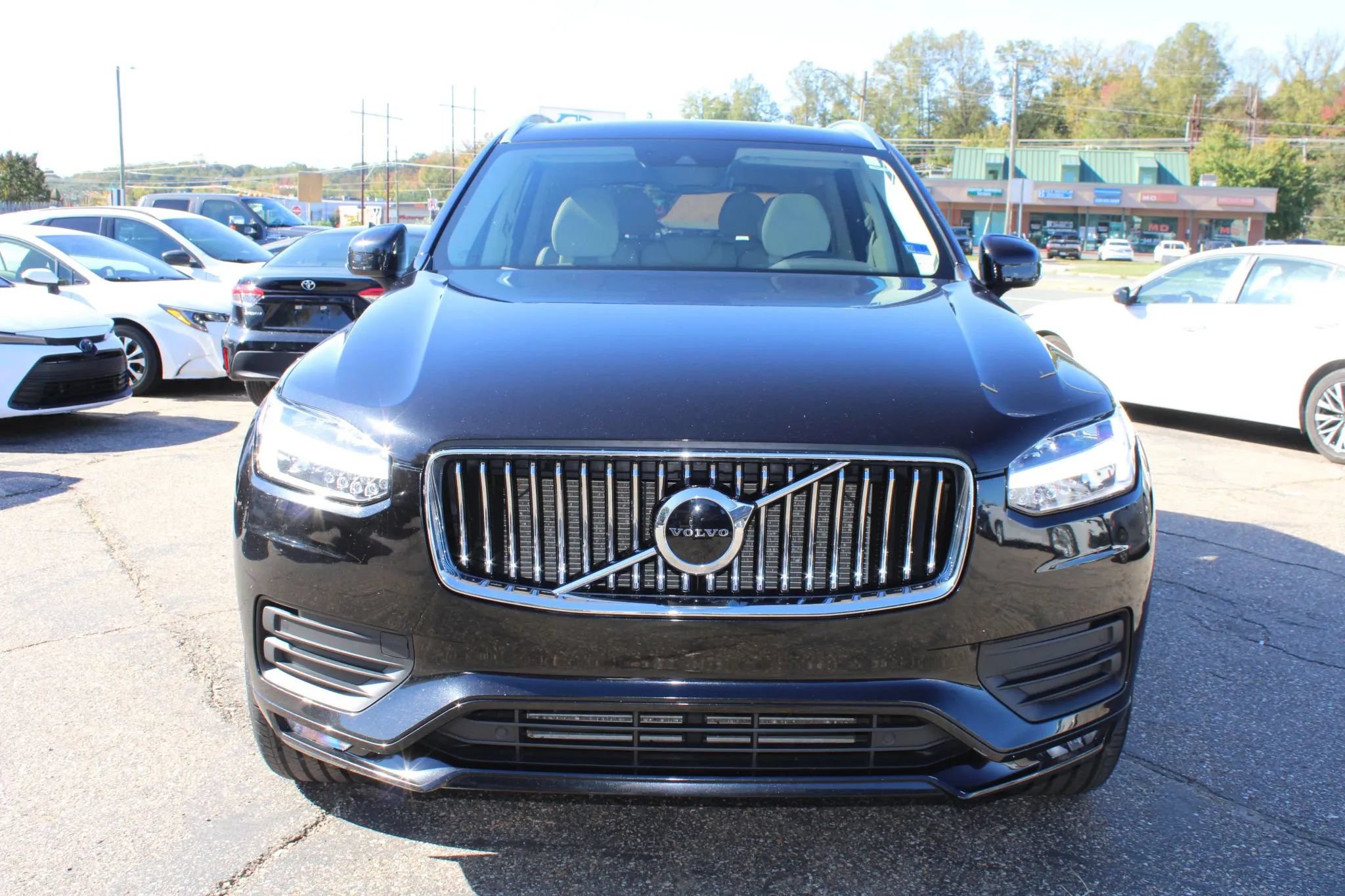Used 2020 Volvo XC90 T6 Momentum AWD/4WD image 2