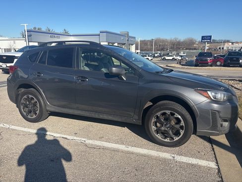 Certified 2022 Subaru Crosstrek 2.0i Premium w/ Moonroof Package image 5