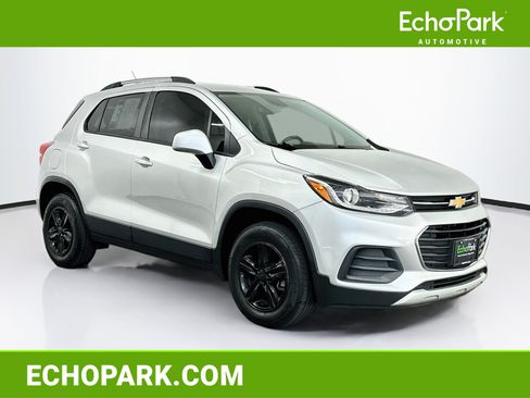 Used 2022 Chevrolet Trax LT w/ Driver Confidence Package AWD/4WD image 1