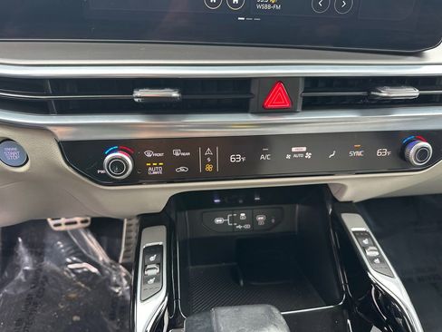 Used 2024 Kia Sorento SX image 31