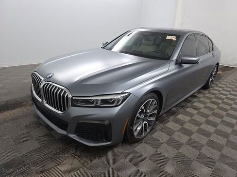 Used 2022 BMW 740i w/ M Sport Package image 2