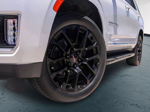 Used 2023 GMC Yukon Denali AWD/4WD image 4