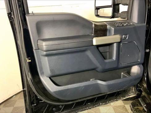 Used 2022 Ford F250 Lariat w/ Lariat Ultimate Package image 21