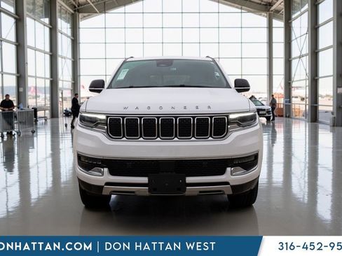 Used 2023 Jeep Wagoneer Series III w/ Preferred Equipment Group AWD/4WD image 29