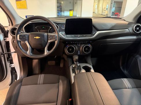 Used 2025 Chevrolet Blazer LT FWD image 32
