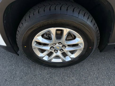 Used 2021 Chevrolet Traverse LT image 9