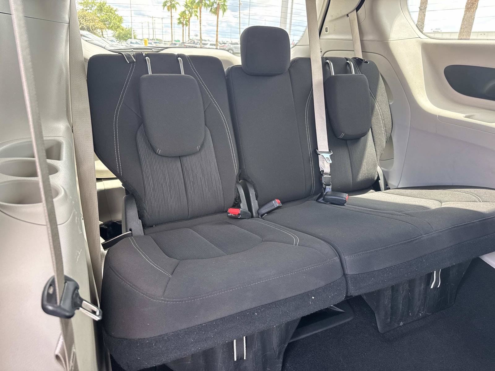Used 2023 Chrysler Voyager LX FWD image 9