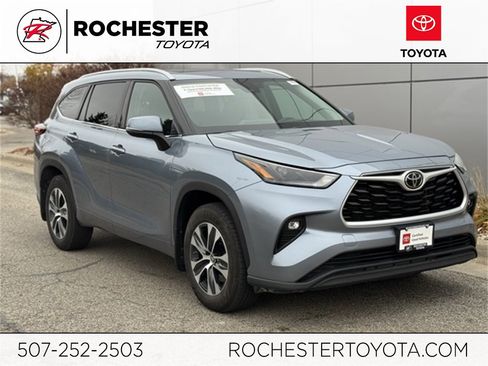Certified 2022 Toyota Highlander XLE image 1