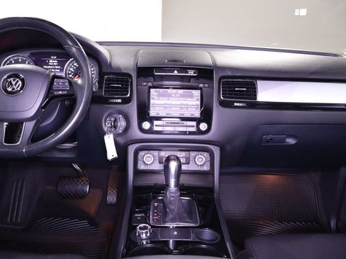 Used 2013 Volkswagen Touareg VR6 AWD/4WD image 26