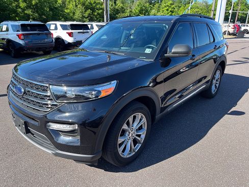 Used 2024 Ford Explorer XLT w/ Equipment Group 202A AWD/4WD image 4