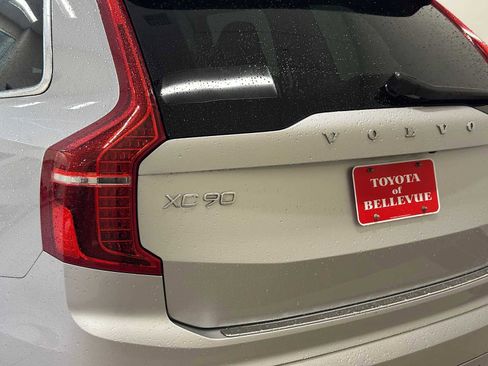 Used 2022 Volvo XC90 T5 Momentum image 7