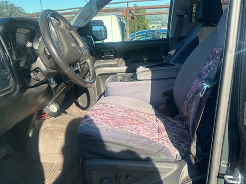 Used 2018 Chevrolet Silverado 1500 LT w/ All Star Edition image 10