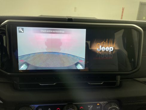 Used 2024 Jeep Gladiator Rubicon w/ Safety Group image 22