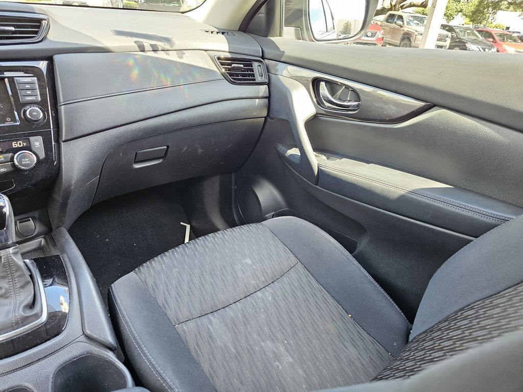 Used 2019 Nissan Rogue SV FWD image 15