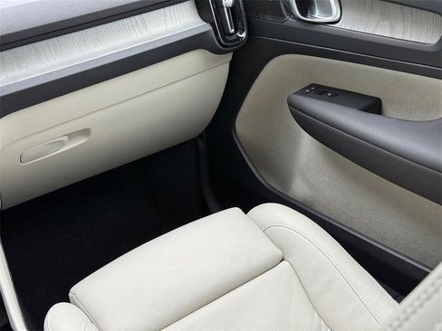 Used 2023 Volvo XC40 B5 Ultimate w/ Climate Package image 14