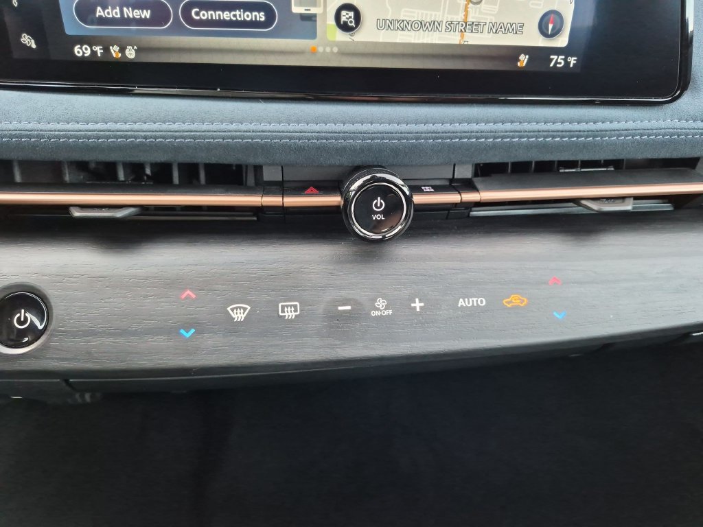 Used 2024 Nissan Ariya AWD image 22