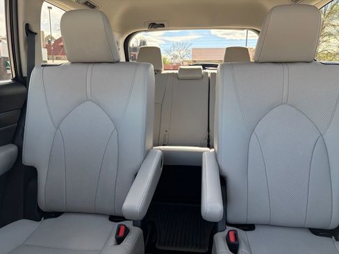 Used 2024 Toyota Grand Highlander Limited AWD/4WD image 16