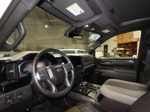 Used 2024 Chevrolet Silverado 1500 ZR2 AWD/4WD image 9