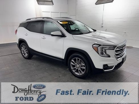 Used 2024 GMC Terrain SLT image 3