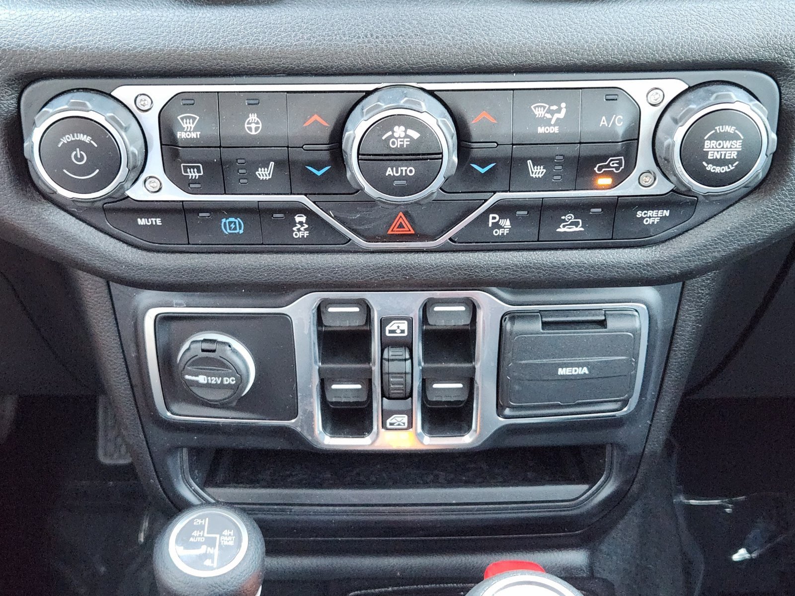 Used 2024 Jeep Wrangler Unlimited w/ Convenience Group AWD/4WD image 27