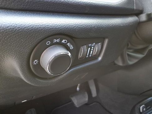 New 2027 Chrysler Pacifica Select AWD/4WD image 22