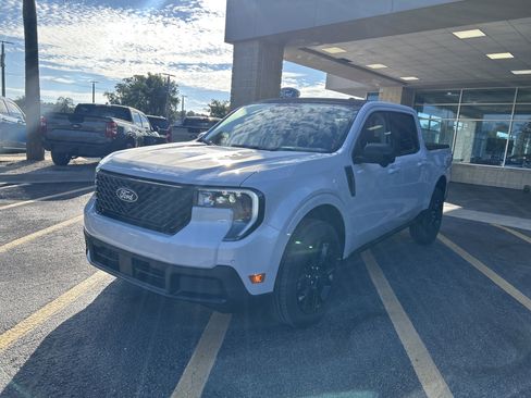 New 2025 Ford Maverick Lariat w/ Black Appearance Package image 3