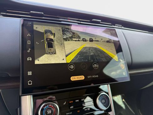 Used 2022 Land Rover Range Rover Long Wheelbase SE image 47