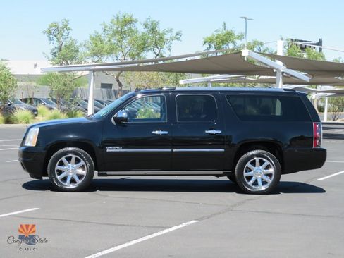 Used 2011 GMC Yukon XL Denali AWD/4WD image 10