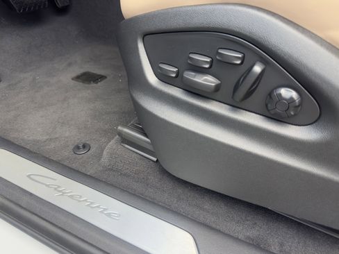 Certified 2025 Porsche Cayenne Coupe AWD/4WD image 31