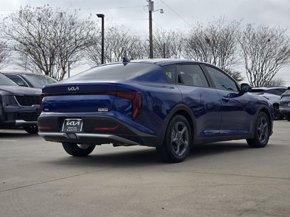 New 2025 Kia K4 LXS