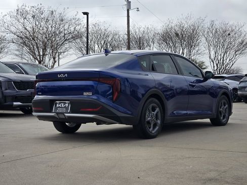 New 2025 Kia K4 LXS image 4