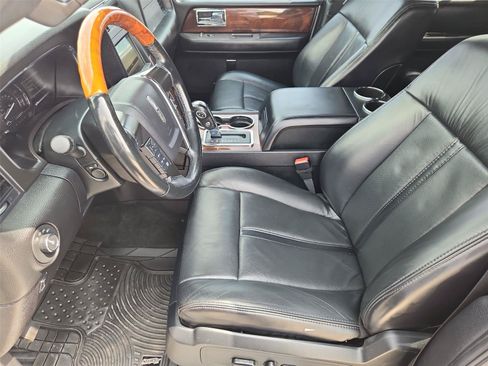 Used 2016 Lincoln Navigator Select AWD/4WD image 19